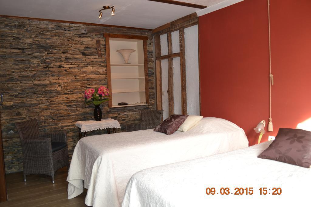 Auberge Au Naturel Des Ardennes Rochehaut Rum bild